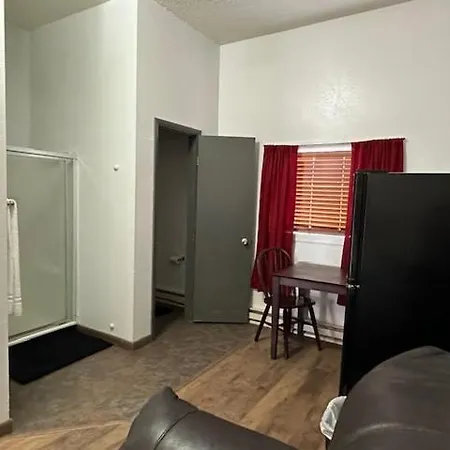 Bobbi\'S Classic Motel